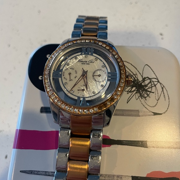 Kenneth Cole - Picture 2 of 2